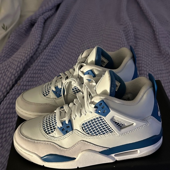 Air Jordan 4 Retro ‘Military Blue’ 2024 - Picture 3 of 4